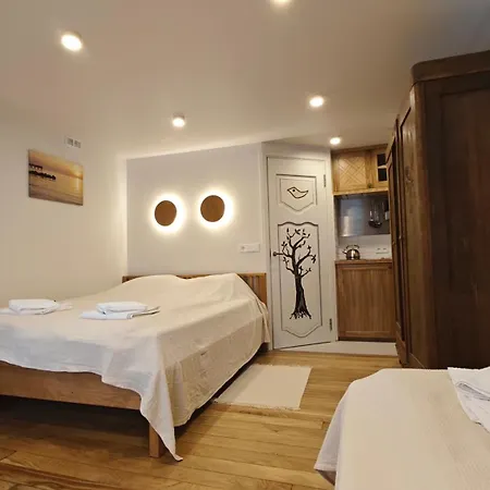 Apartament 16 *